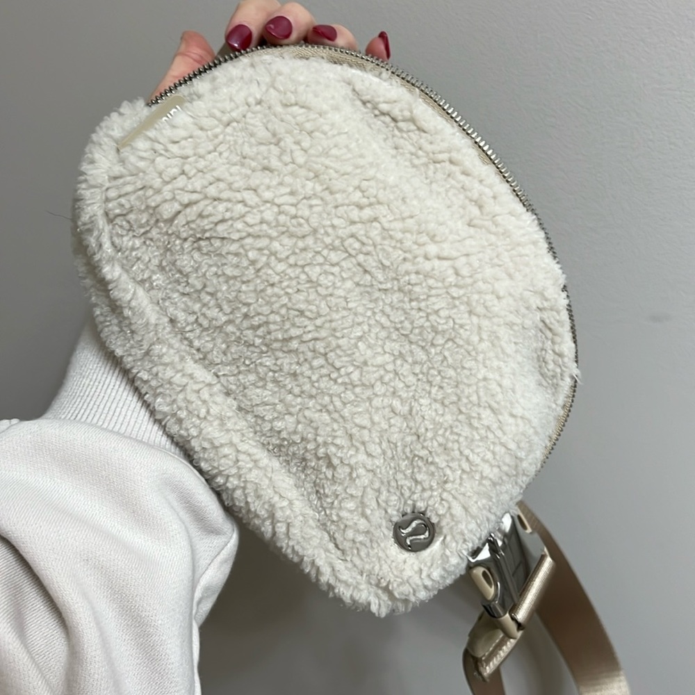 Lululemon Sherpa Belt Bag